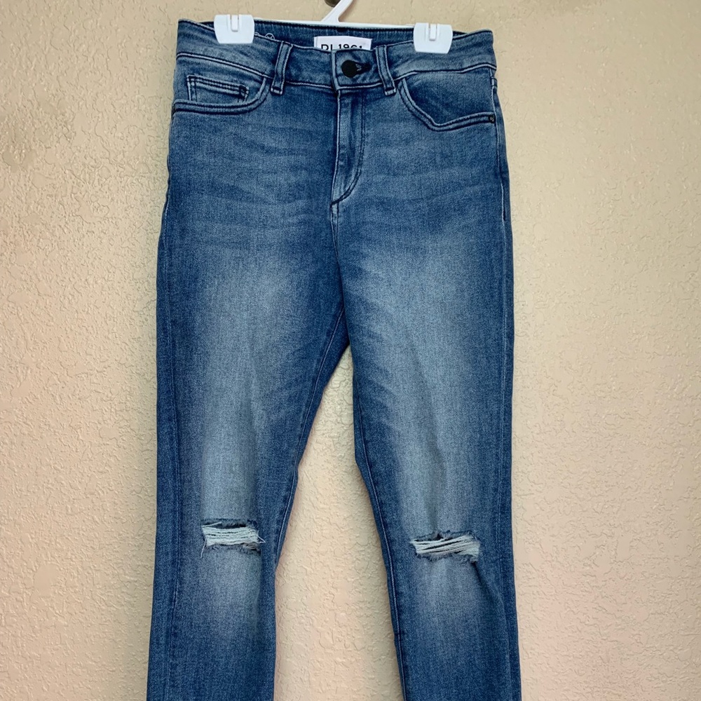 DL1961 Farrow Instaslim Ankle Distressed Jeans